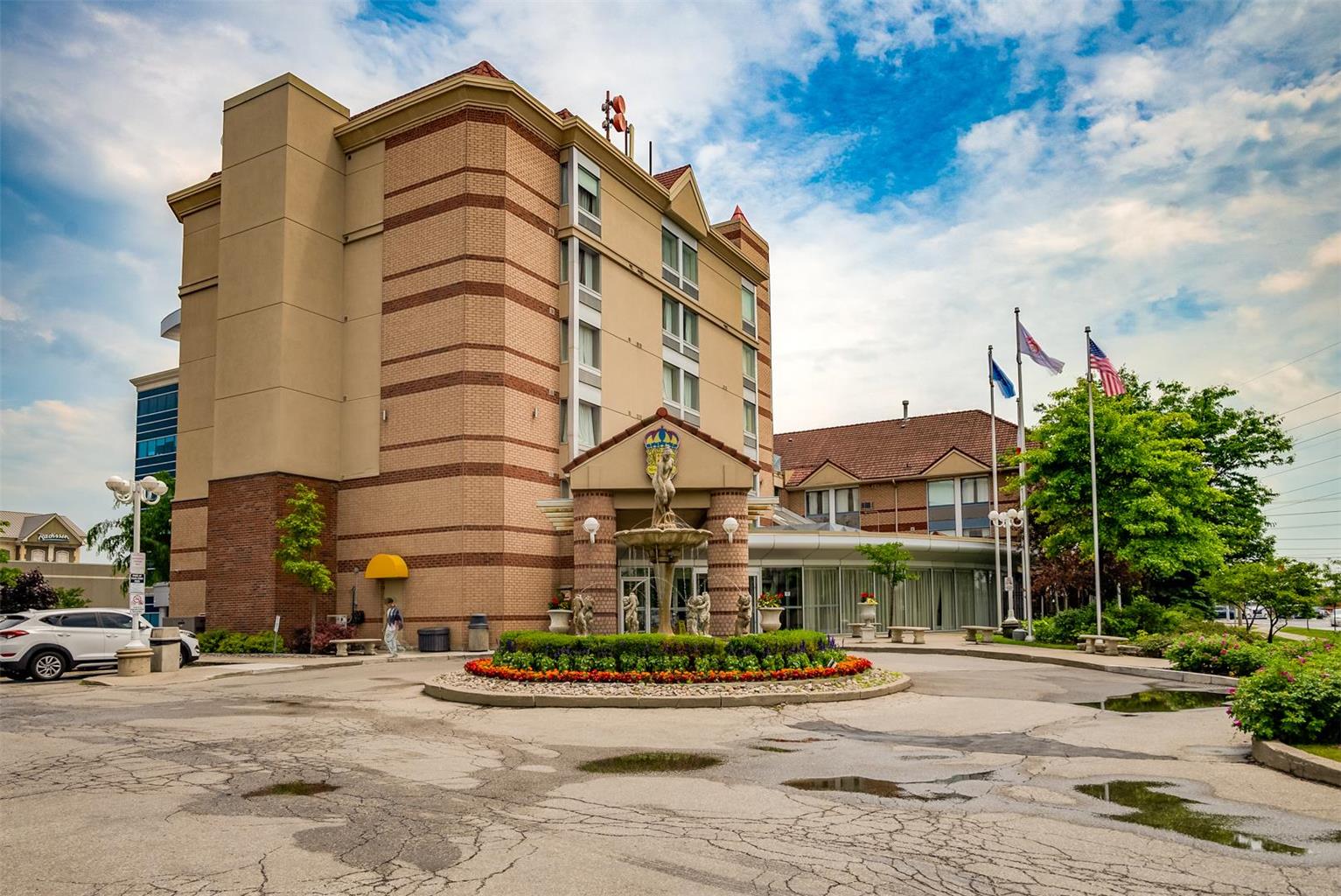 Monte Carlo Inn Airport Suites