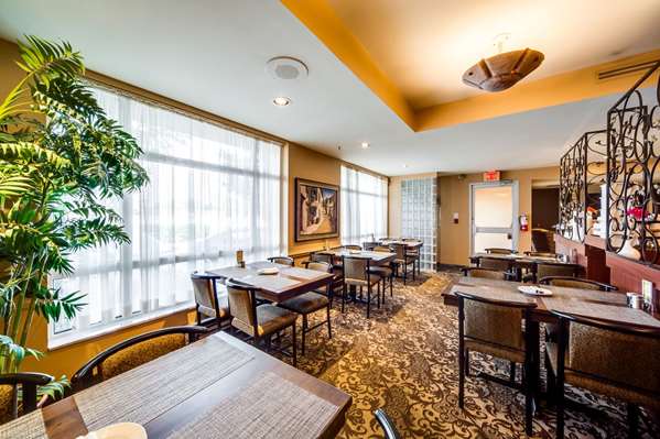  - Monte Carlo Inn Oakville Suites