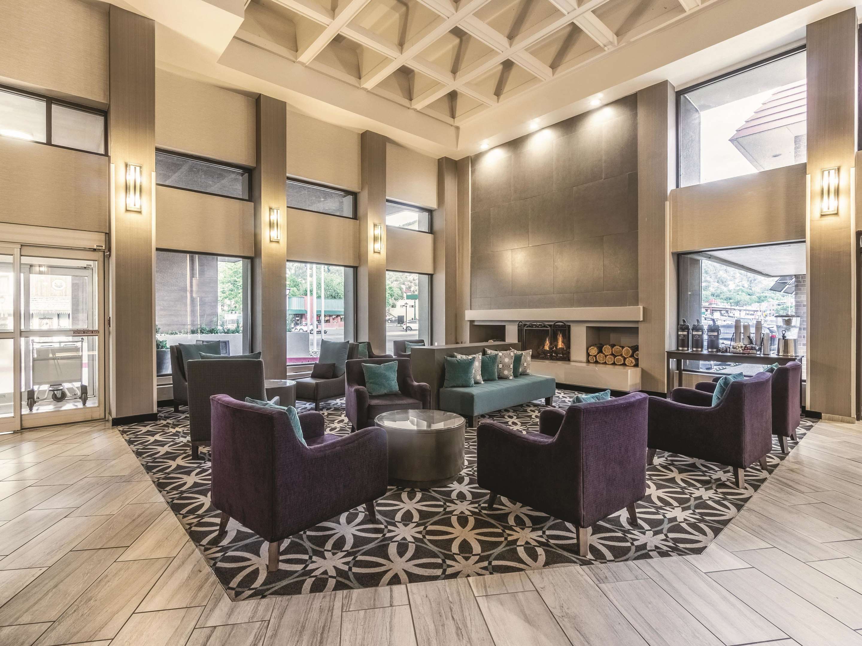 Lobby | La Quinta by Wyndham Glenwood Springs