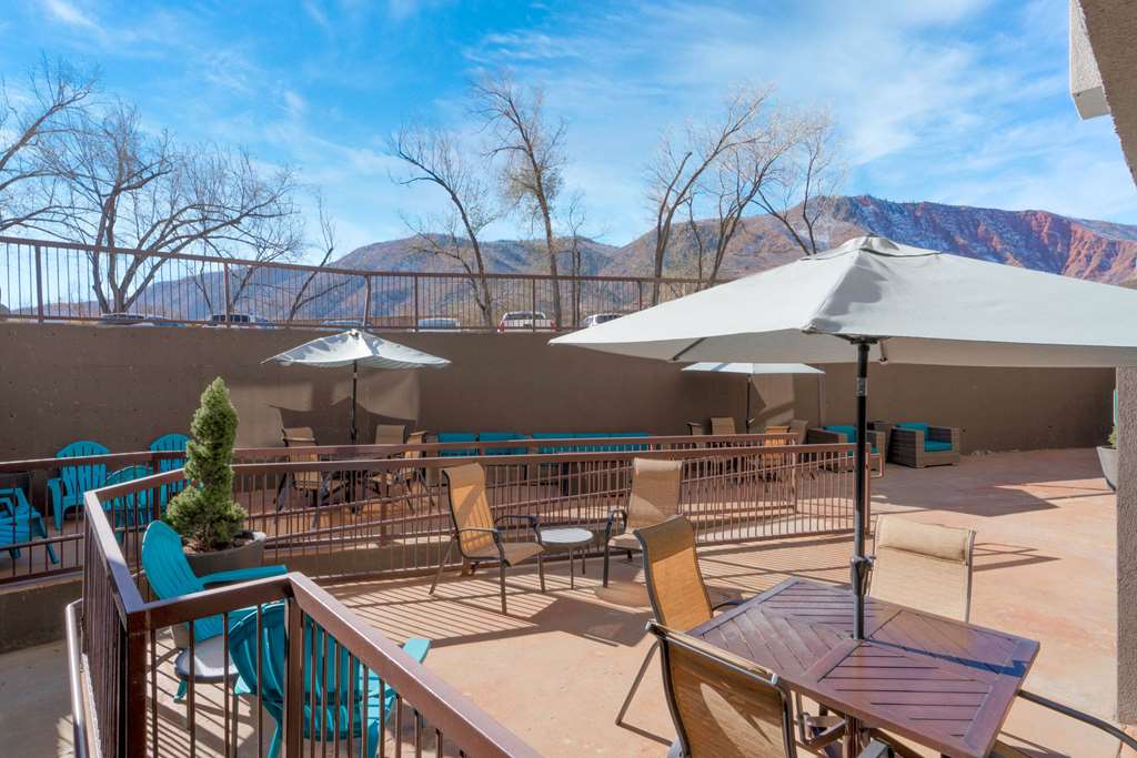 La Quinta Inn & Suites by Wyndham Glenwood Springs - Tap to explore photos