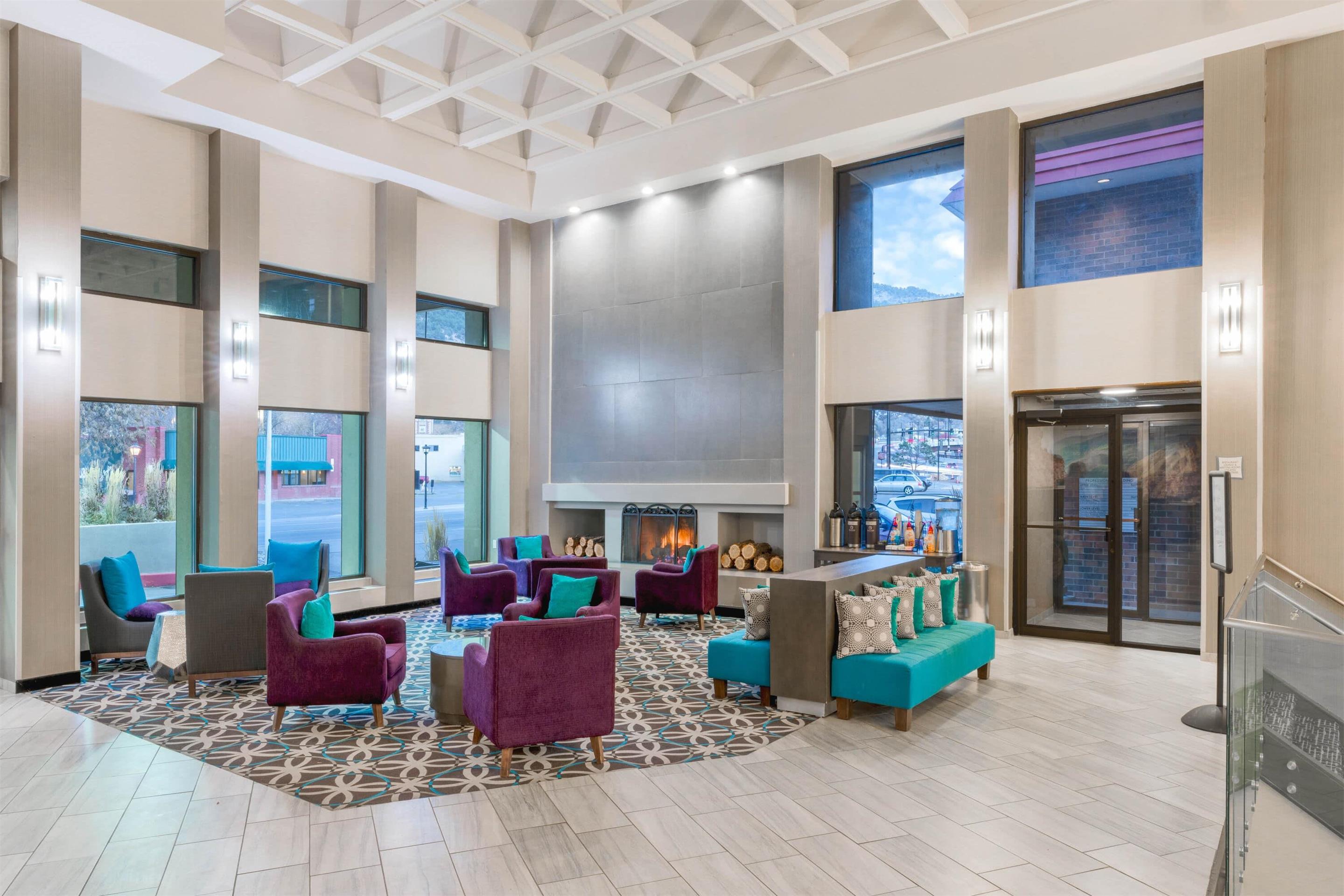 Lobby | La Quinta by Wyndham Glenwood Springs