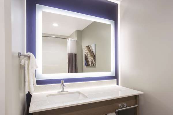  - La Quinta Inn & Suites Buffalo