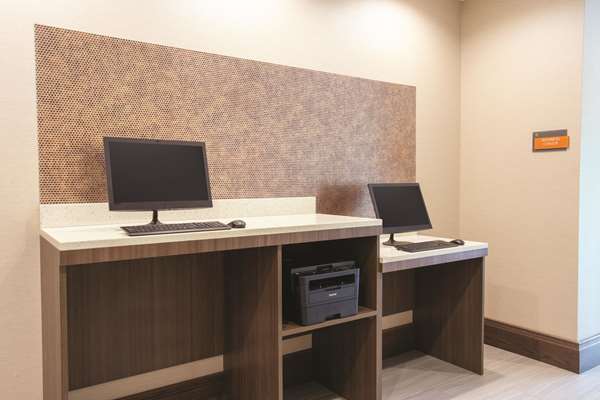 Conference Area - La Quinta Inn & Suites Buffalo