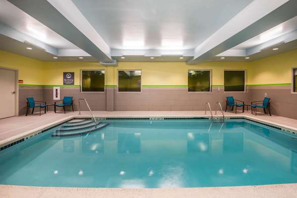 Pool - La Quinta Inn & Suites Buffalo