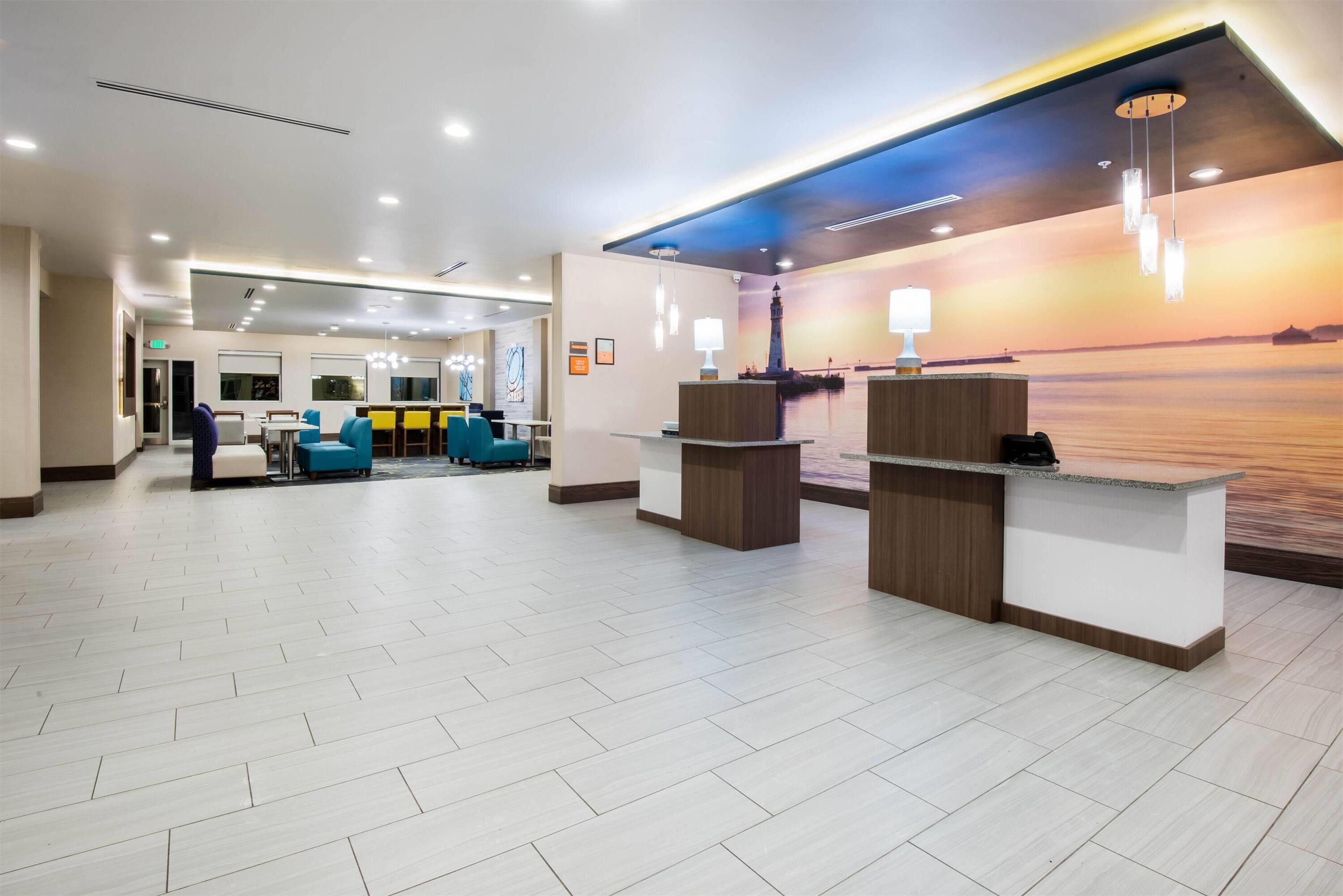 Lobby | La Quinta Inn & Suites by Wyndham Buffalo Amherst