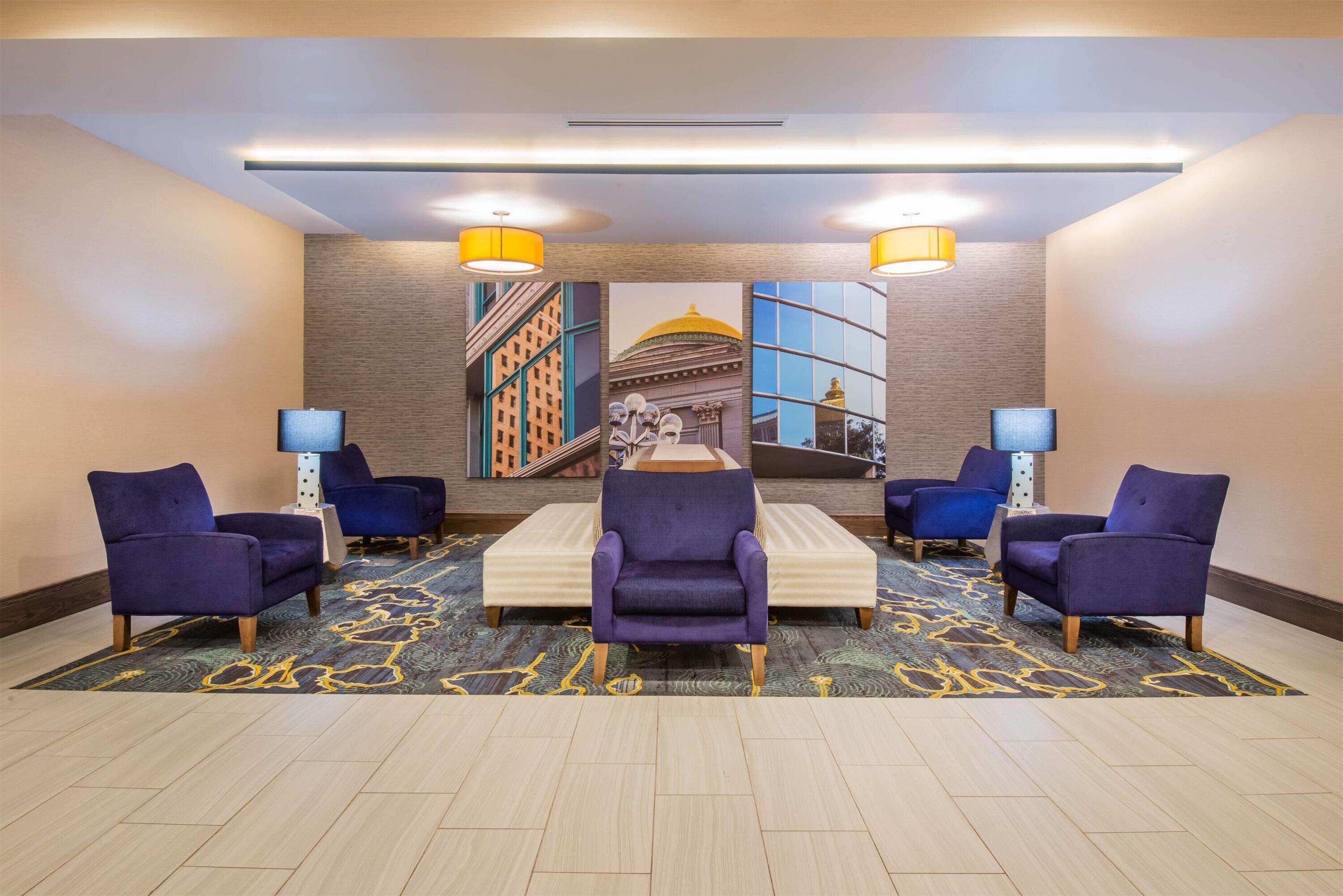 Lobby | La Quinta Inn & Suites by Wyndham Buffalo Amherst