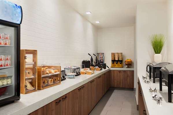  - La Quinta Inn & Suites San Luis Obispo