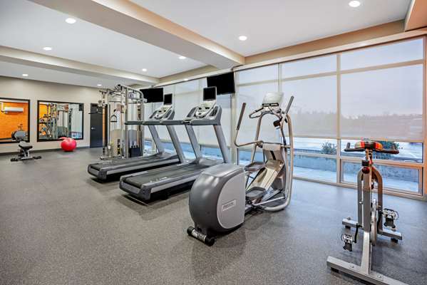 Fitness/ Exercise Room - La Quinta Inn & Suites Federal Way - I-5, Exit 143