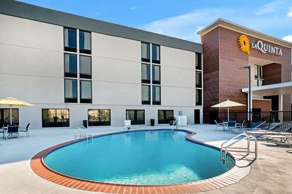 Pool - La Quinta Inn & Suites US 45 Columbus