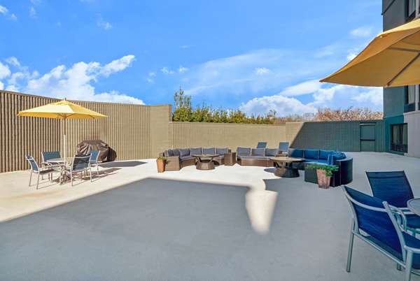 Pool - La Quinta Inn & Suites US 45 Columbus