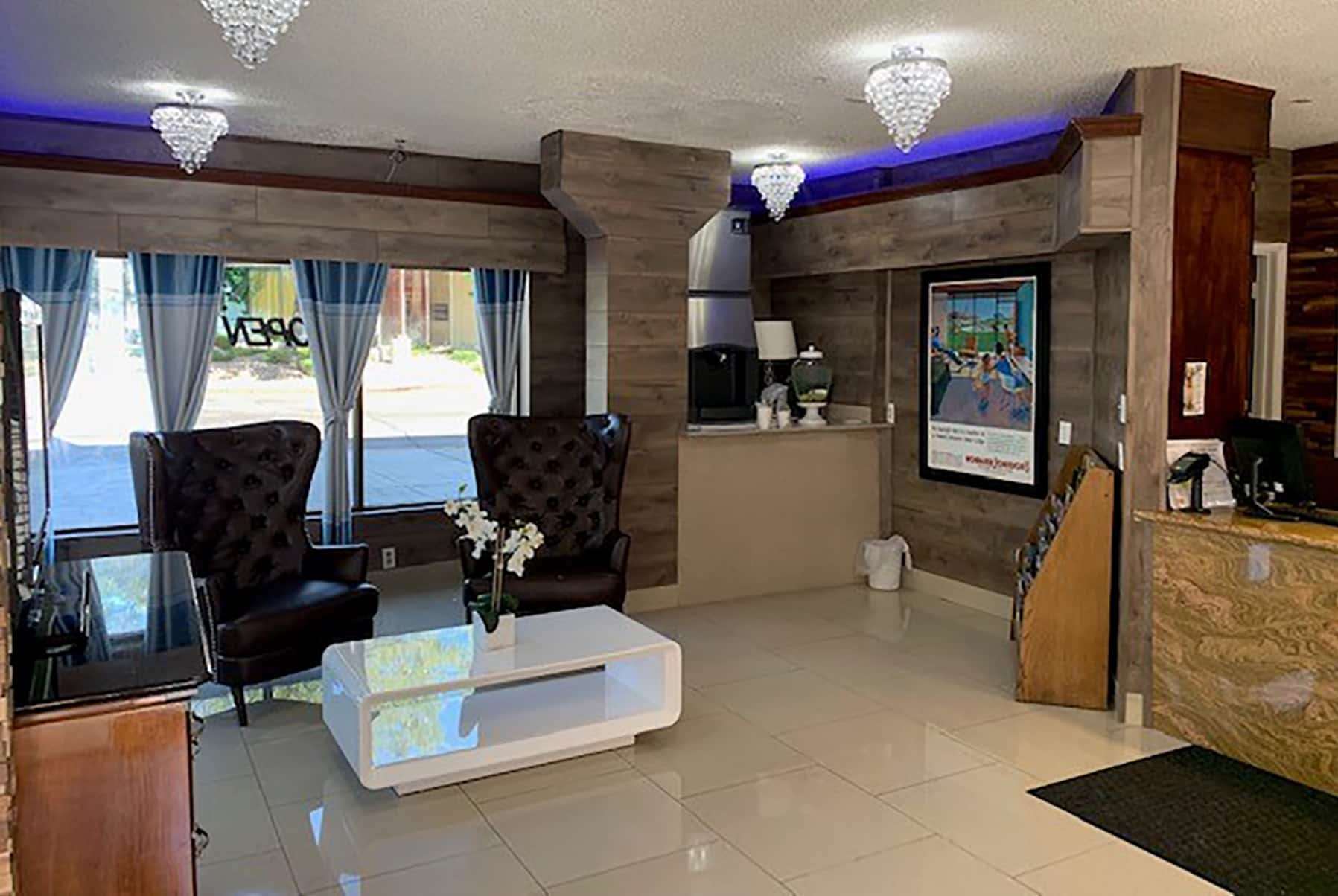 Lobby | Howard Johnson by Wyndham Downtown Reno