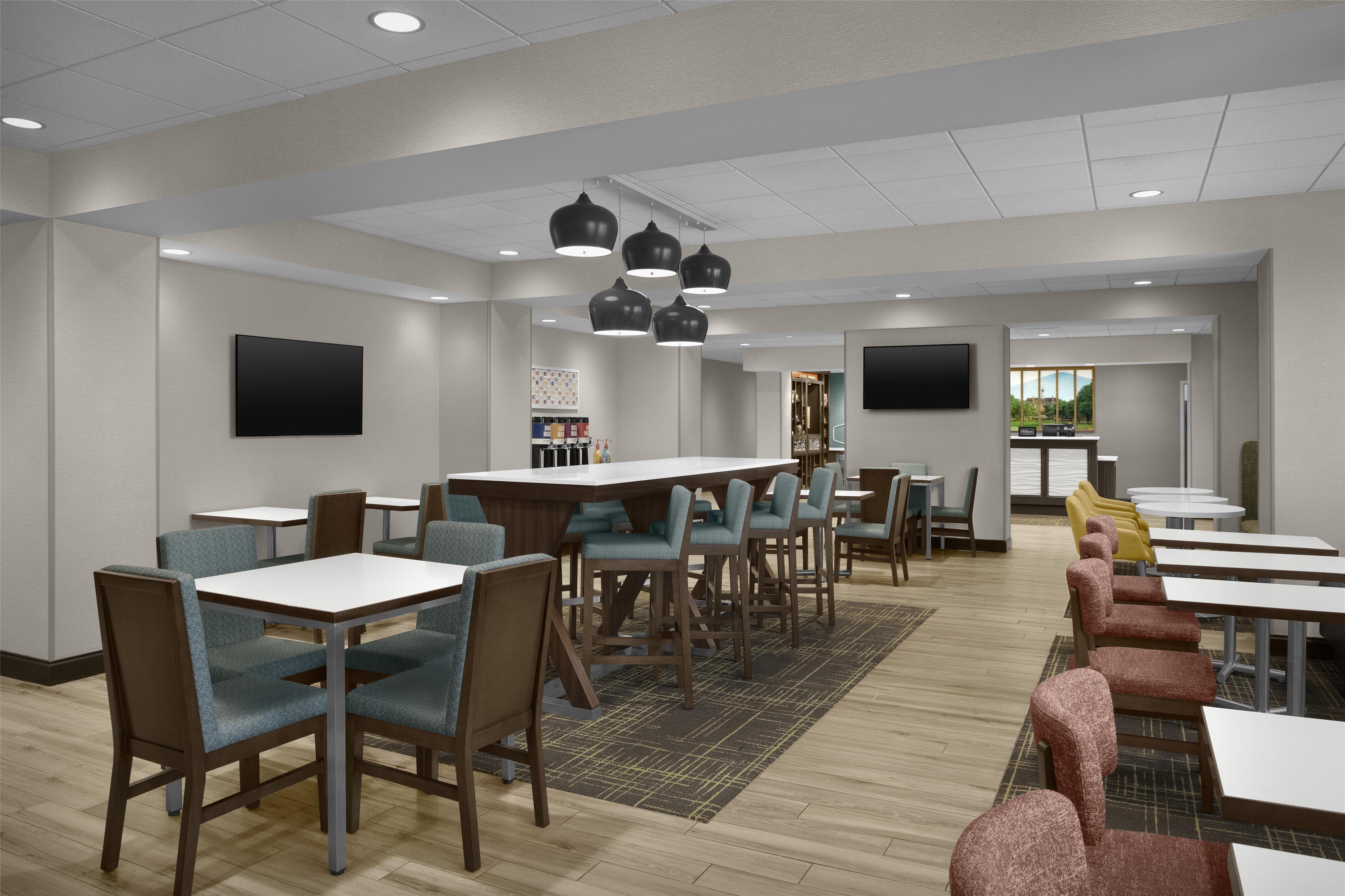 Breakfast Area | Hampton Inn Champaign Southwest
