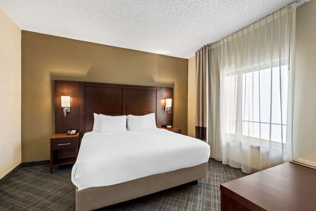 COMFORT INN ROSWELL-DUNWOODY-guestroom-Guest Room,Suite,On-Site.jpg