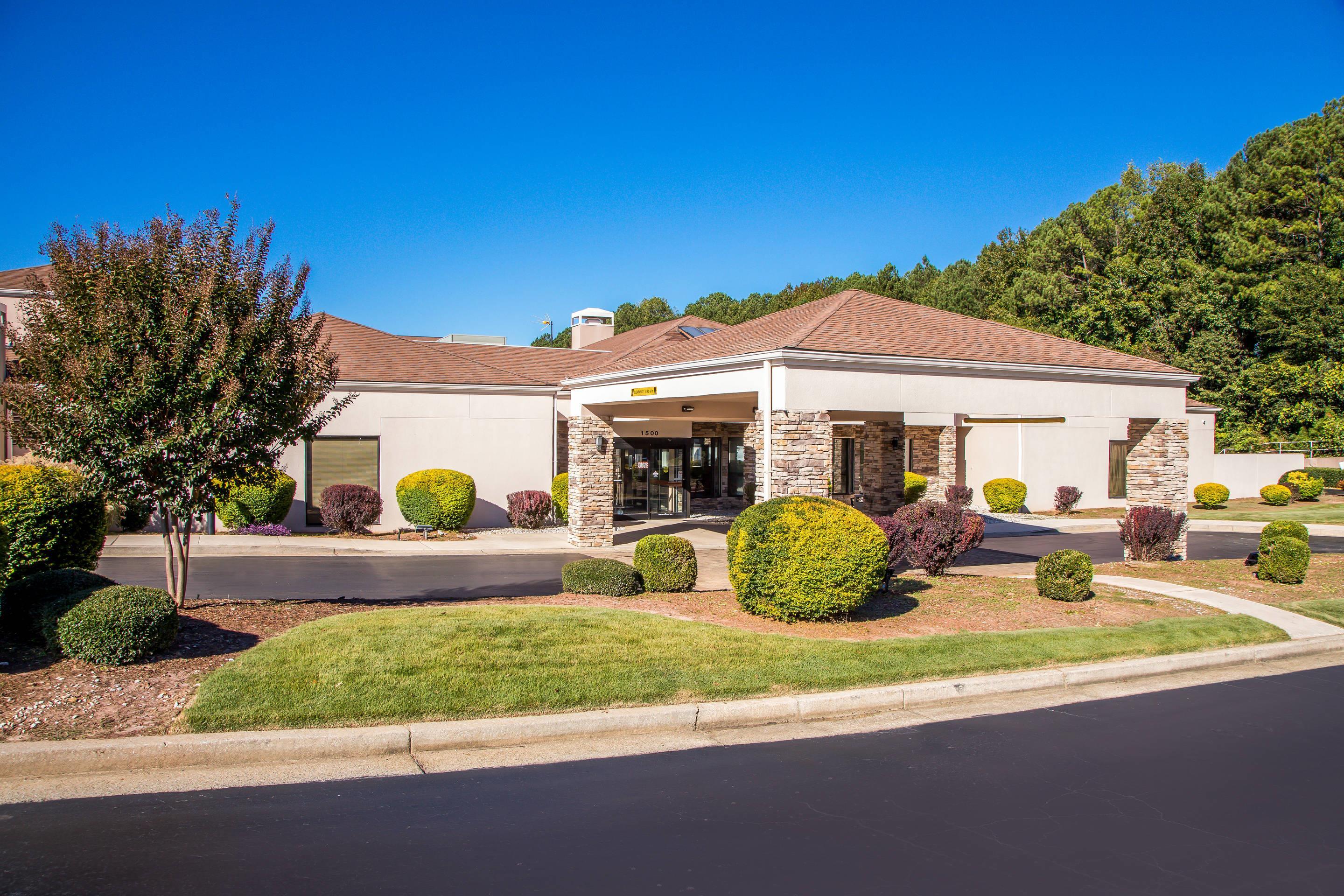 Hotel Entrance | Comfort Inn Roswell-Dunwoody