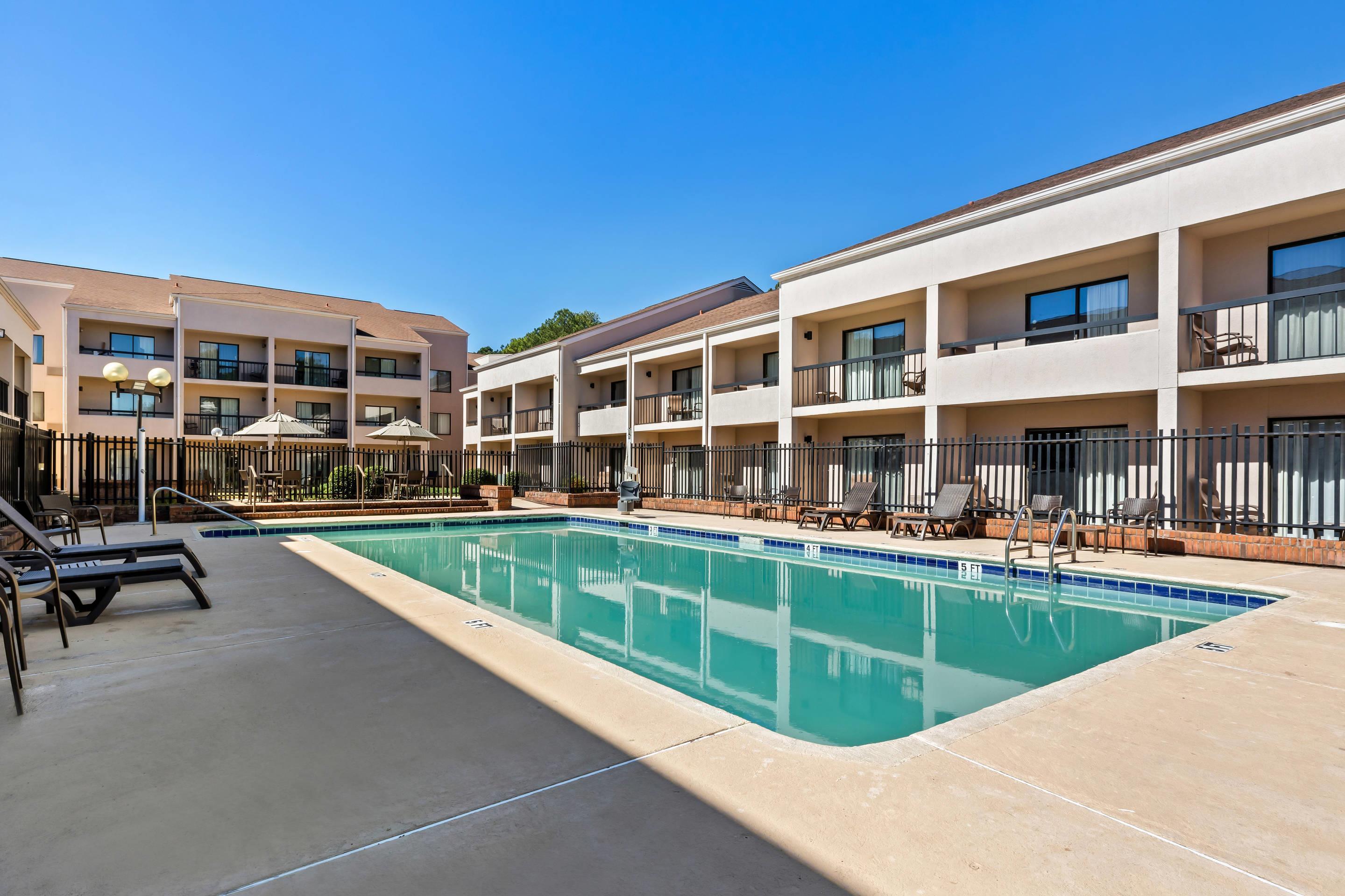 Outdoor pool | Comfort Inn Roswell-Dunwoody