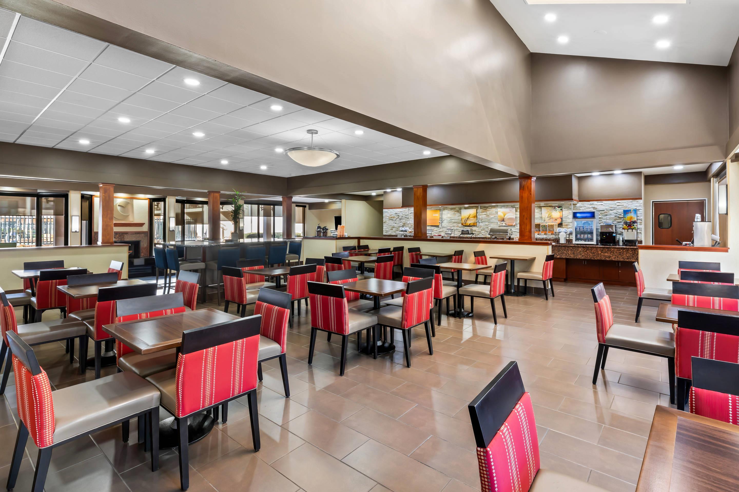 Breakfast area | Comfort Inn Roswell-Dunwoody