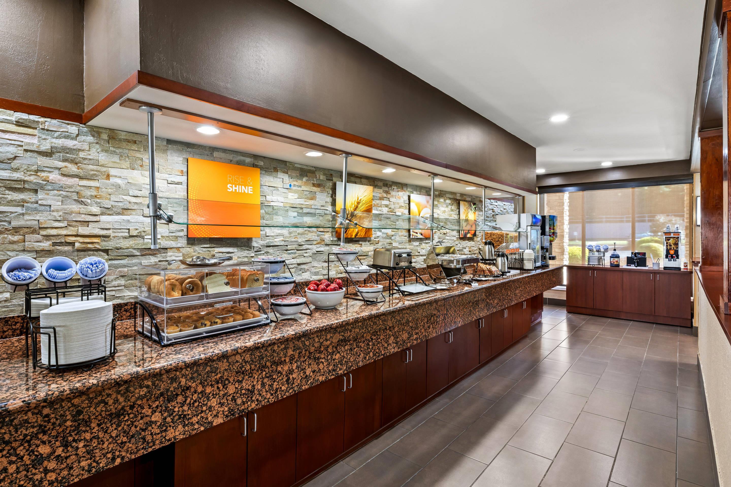 Spacious breakfast area | Comfort Inn Roswell-Dunwoody