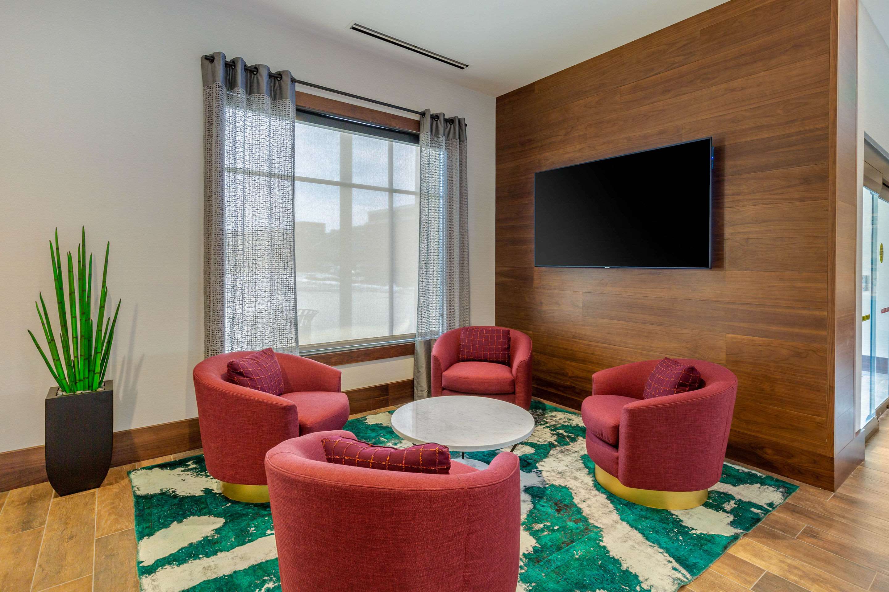 Spacious lobby with sitting area | Cambria Hotel Arundel Mills - BWI Airport