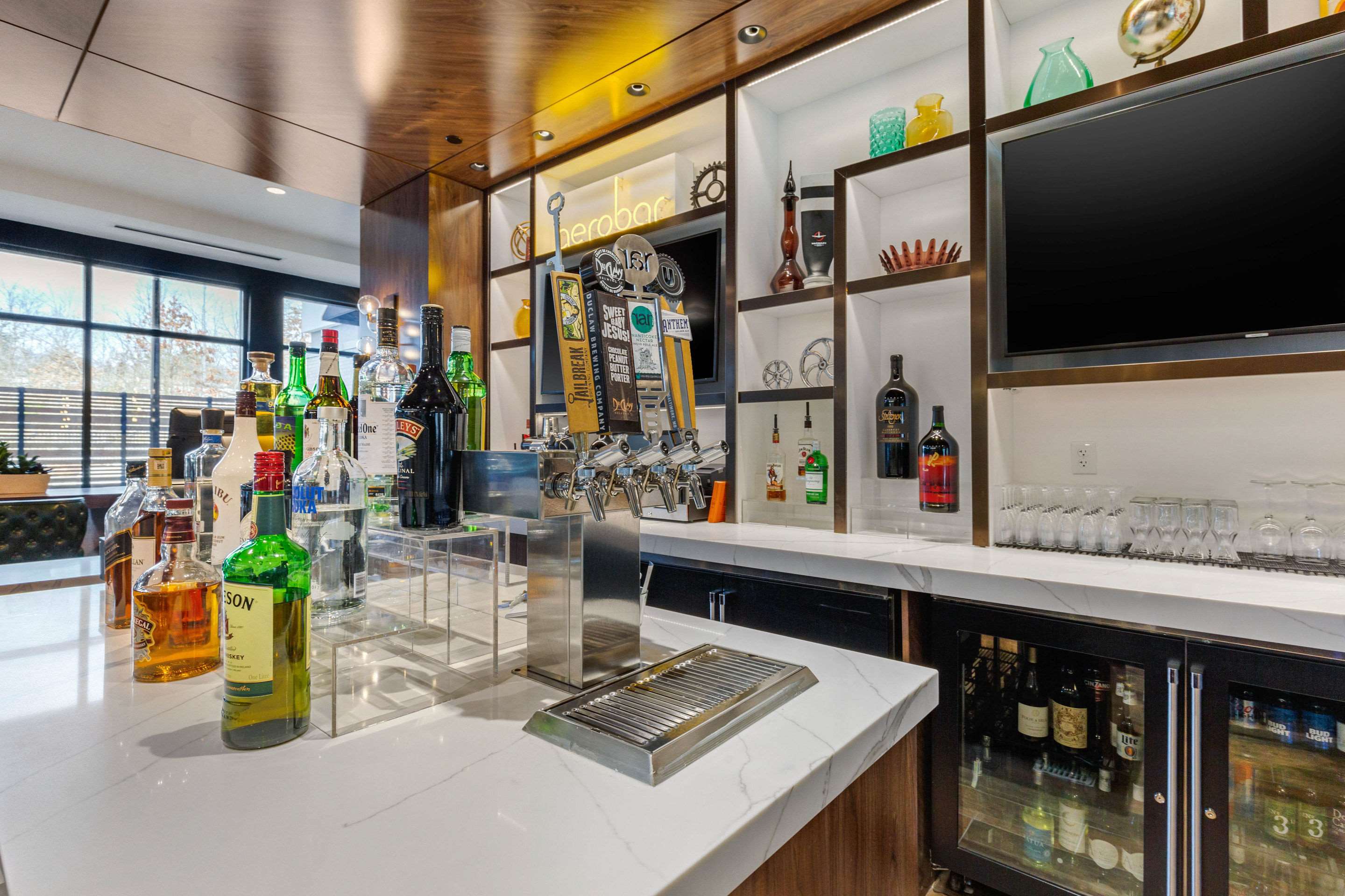 Hotel bar | Cambria Hotel Arundel Mills - BWI Airport