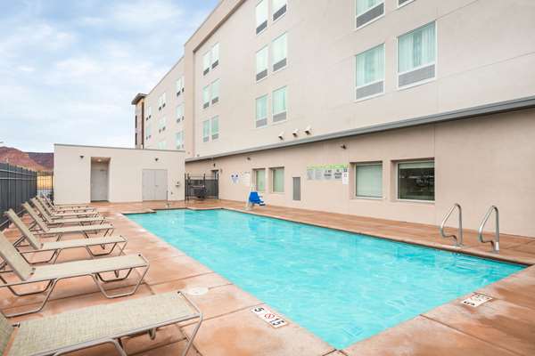 Pool - La Quinta Inn & Suites Kanab