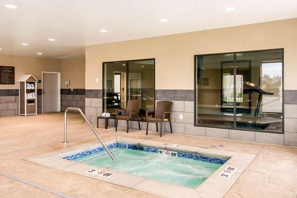 Pool - Comfort Suites Liberal