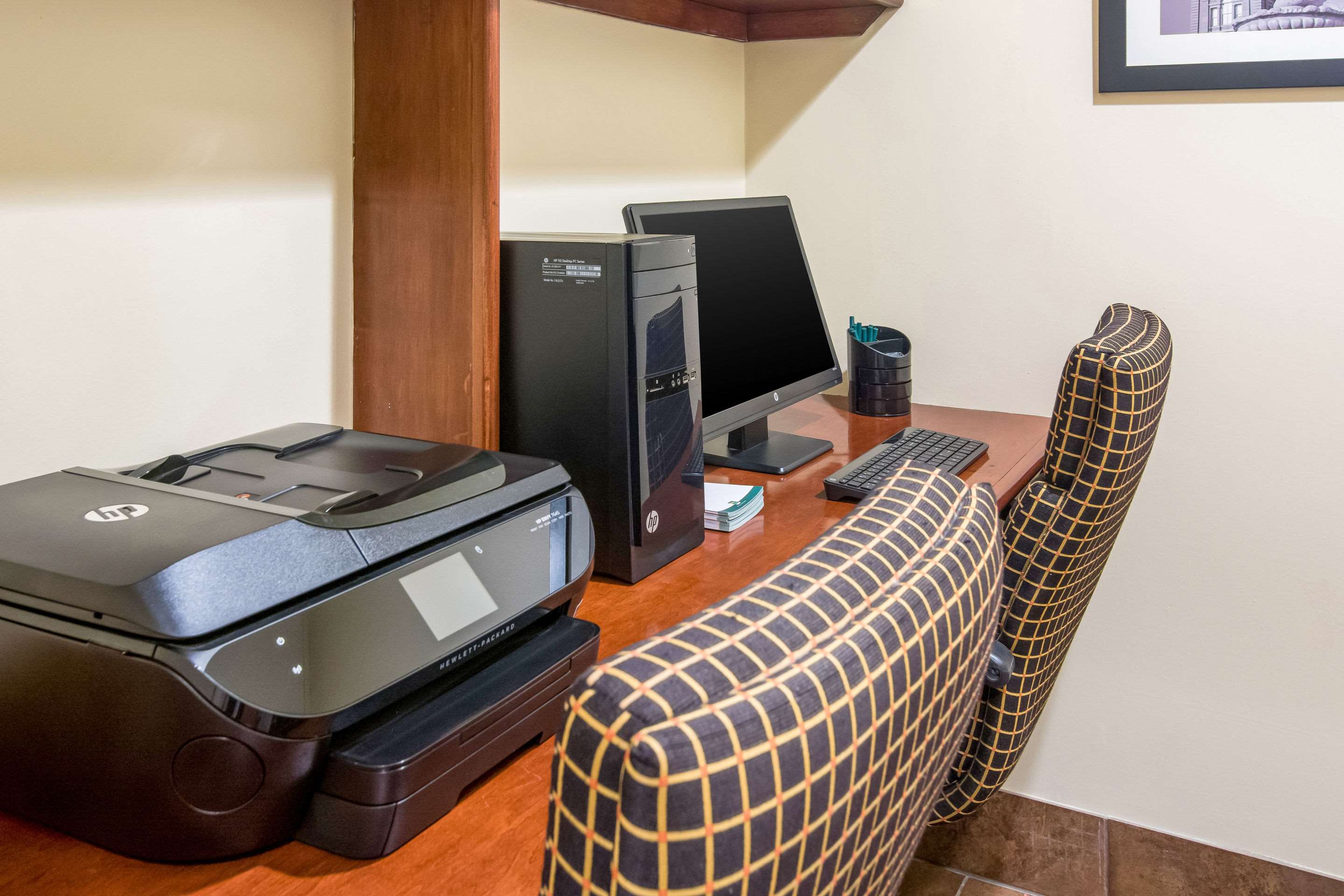 Business center | Quality Inn & Suites