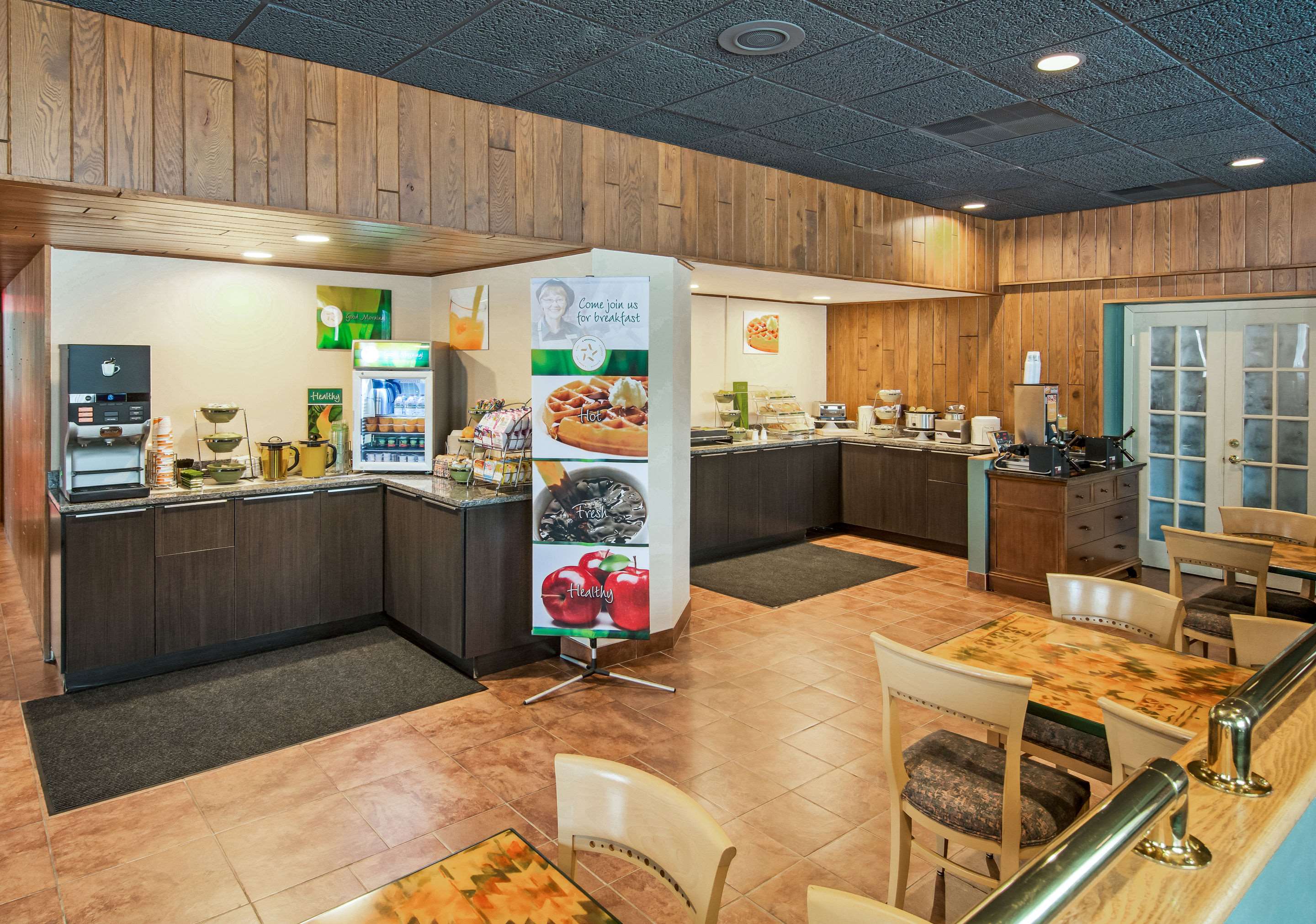 Breakfast area | Quality Inn & Suites