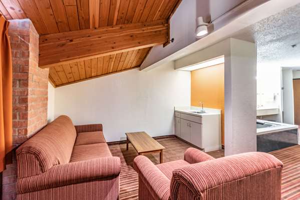  - Econo Lodge Inn & Suites McKinney