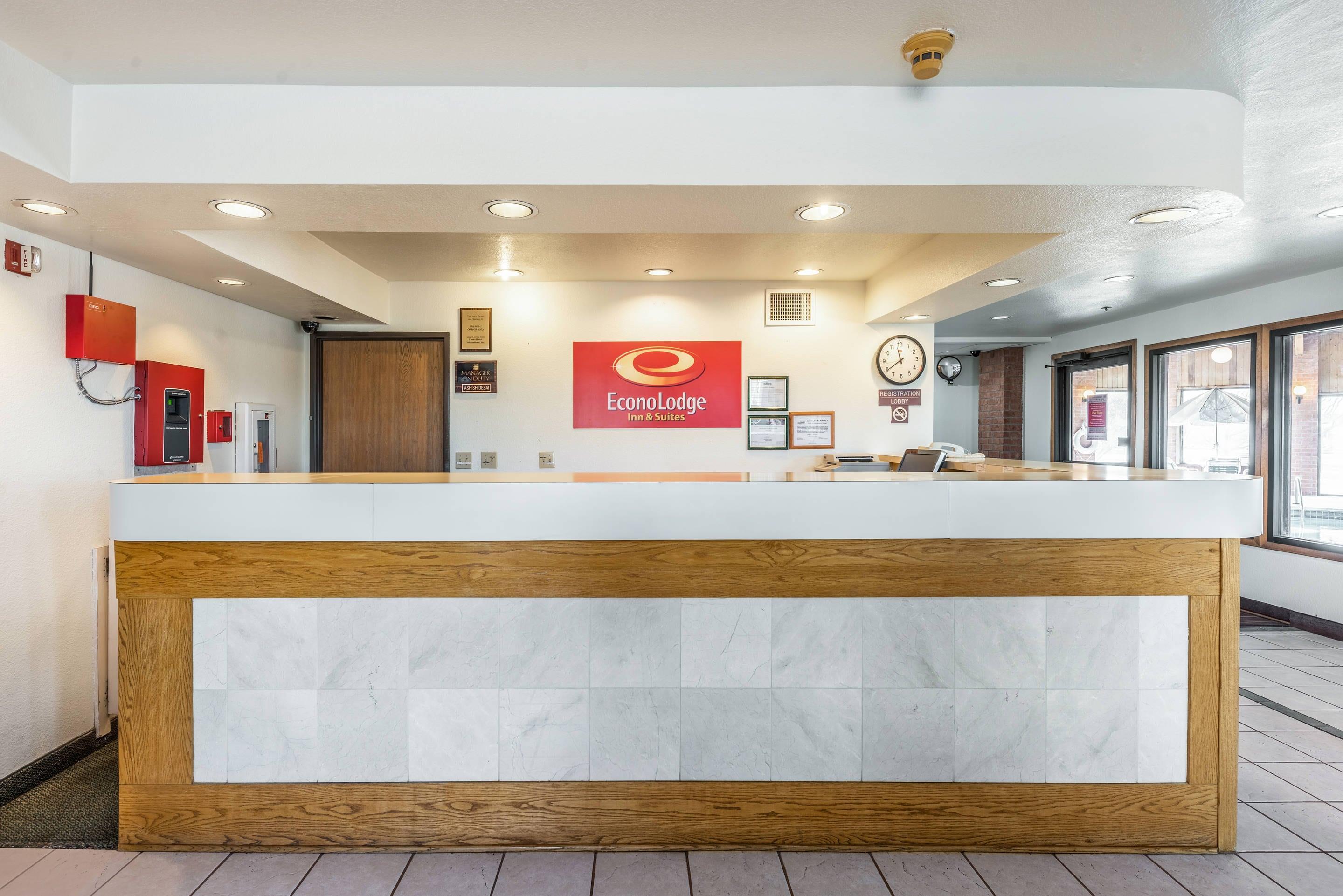 Hotel lobby | Econo Lodge Inn & Suites