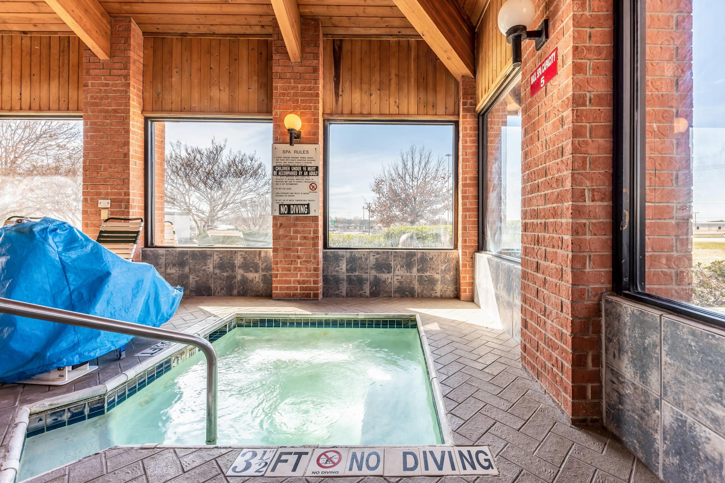 Indoor pool with hot tub | Econo Lodge Inn & Suites