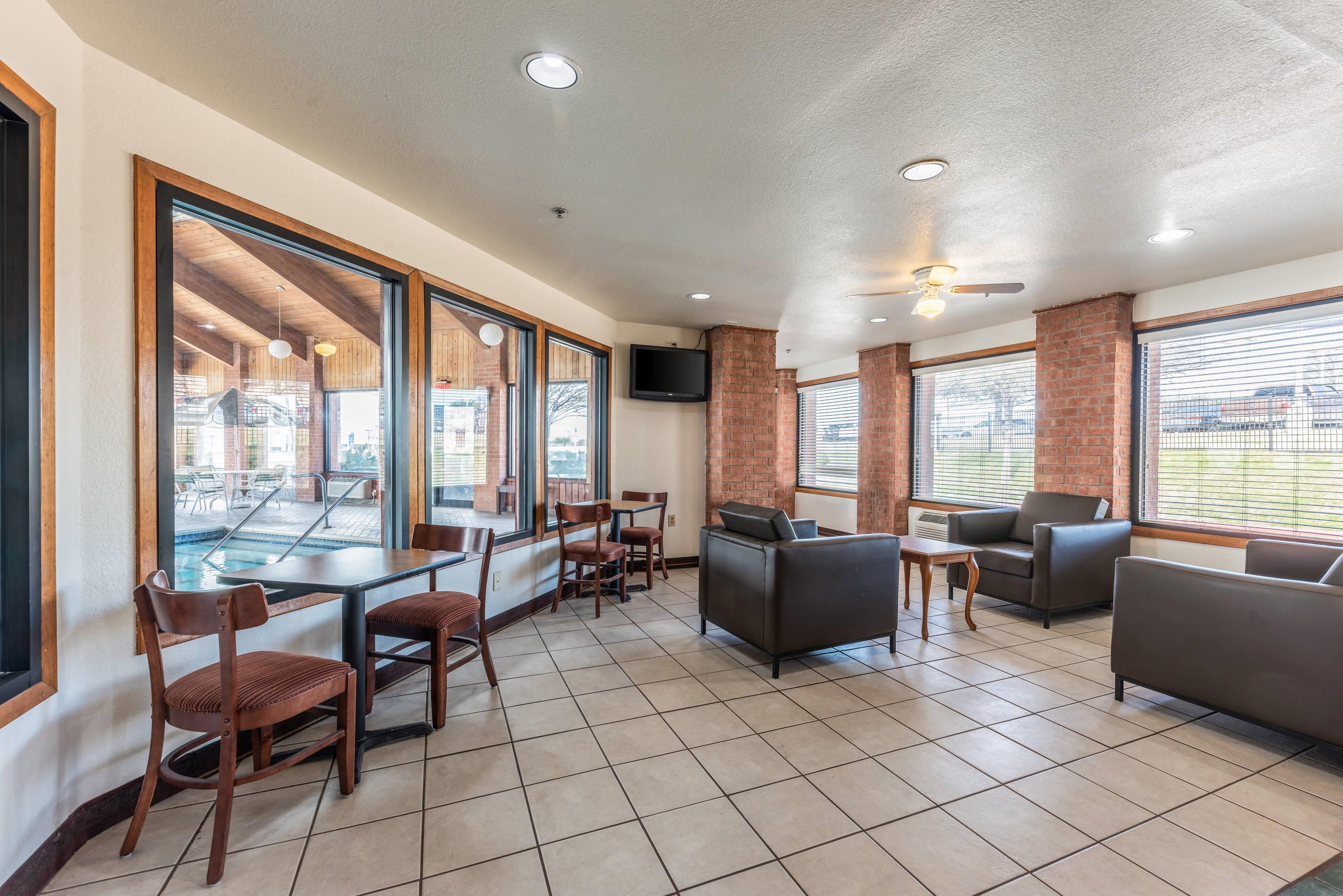 Hotel lobby | Econo Lodge Inn & Suites