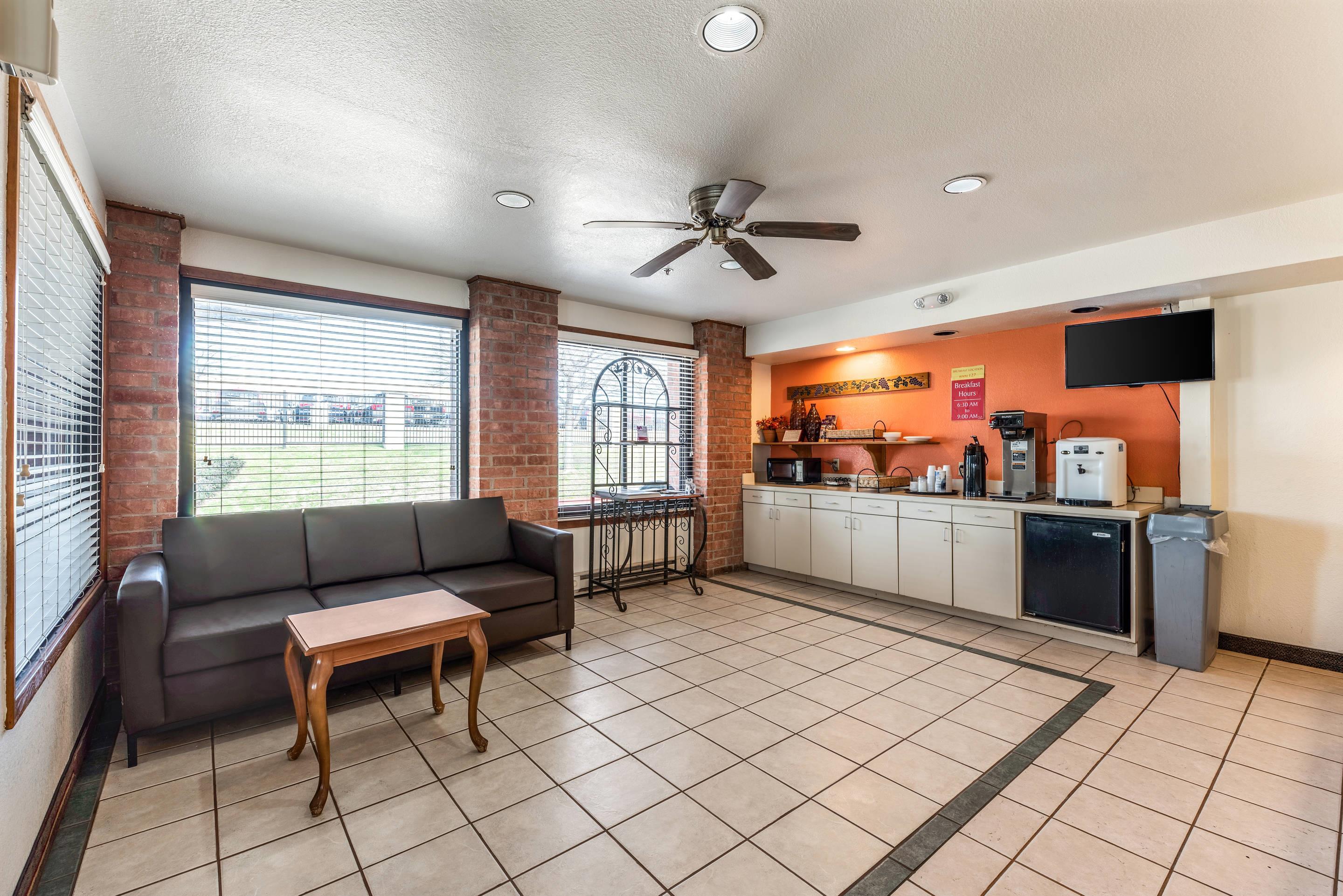 Hotel lobby | Econo Lodge Inn & Suites