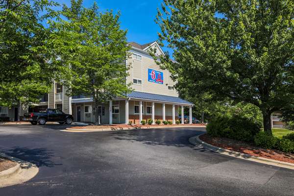 Exterior view - Studio 6 Extended Stay Hotel Greensboro - I-40, Exit 214
