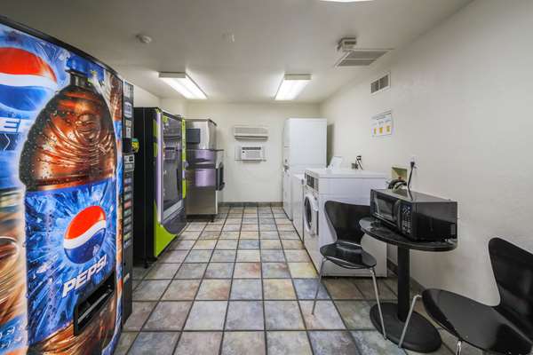 Suite - Studio 6 Extended Stay Hotel Greensboro - I-40, Exit 214