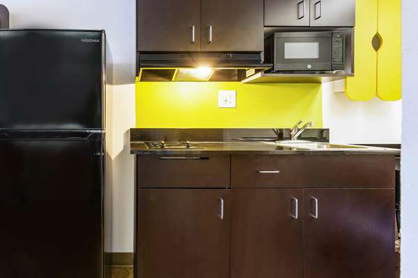  - Studio 6 Extended Stay Hotel Alexandria