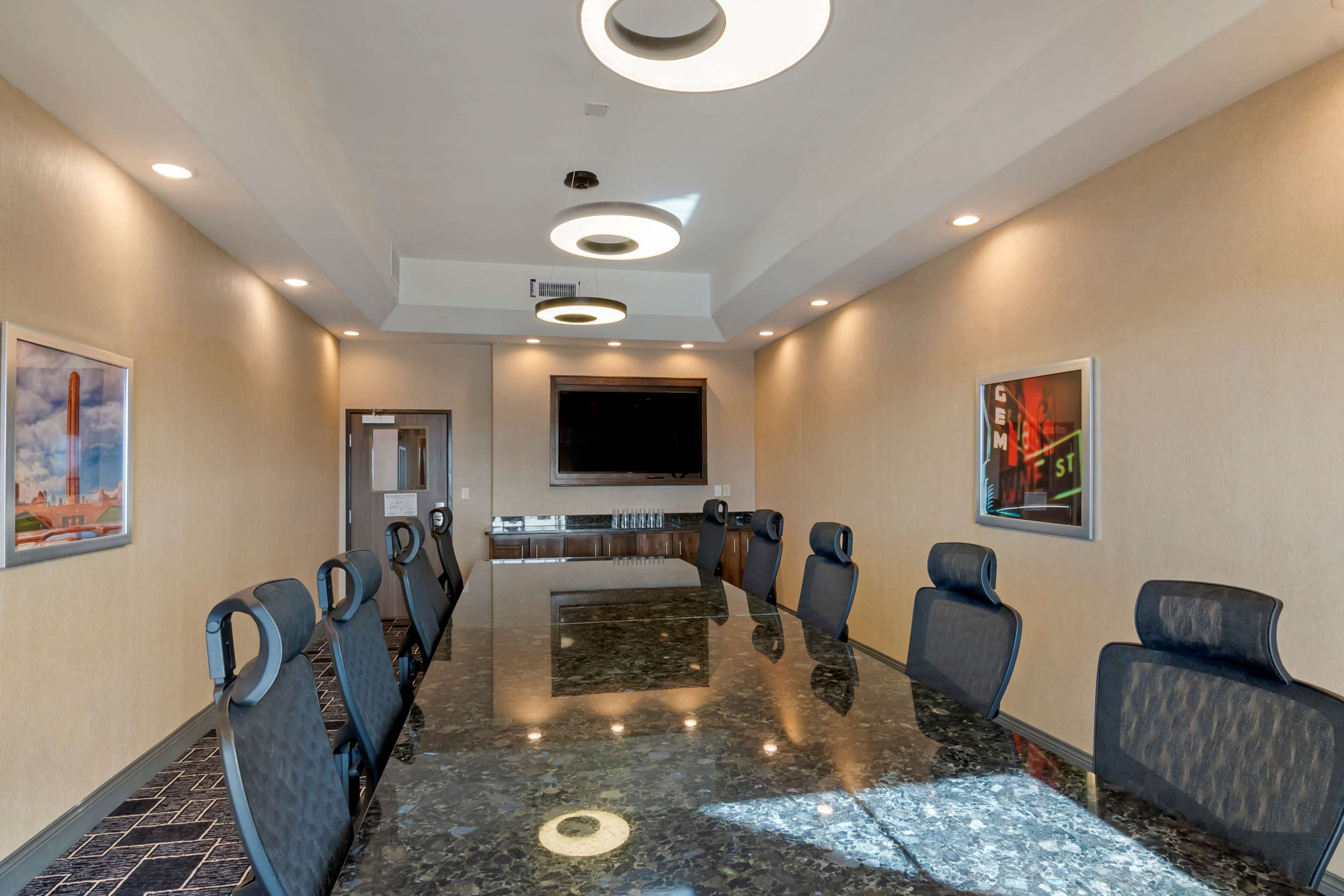 Board Room | Best Western Premier Liberty Inn & Suites
