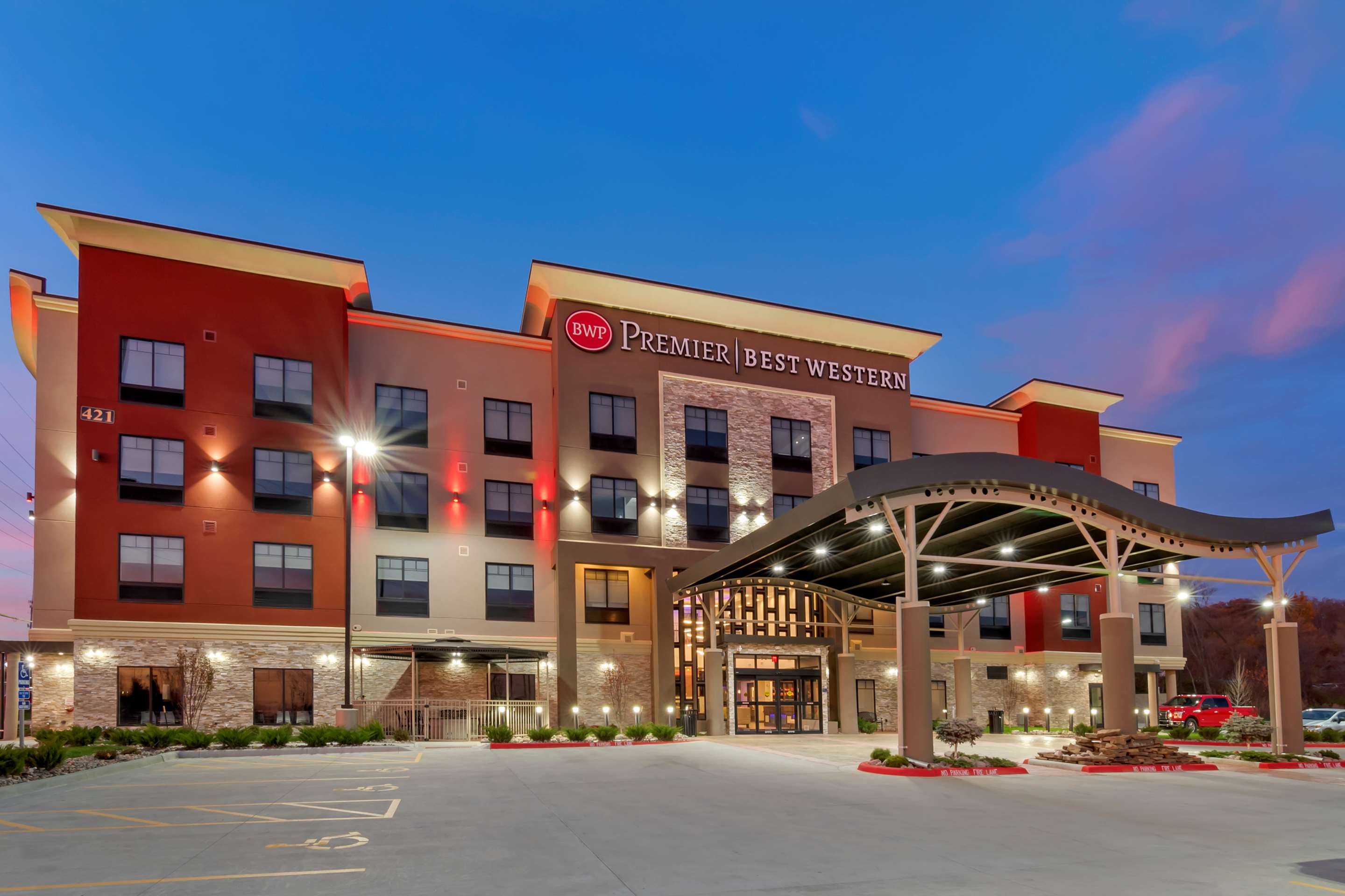 Exterior | Best Western Premier Liberty Inn & Suites