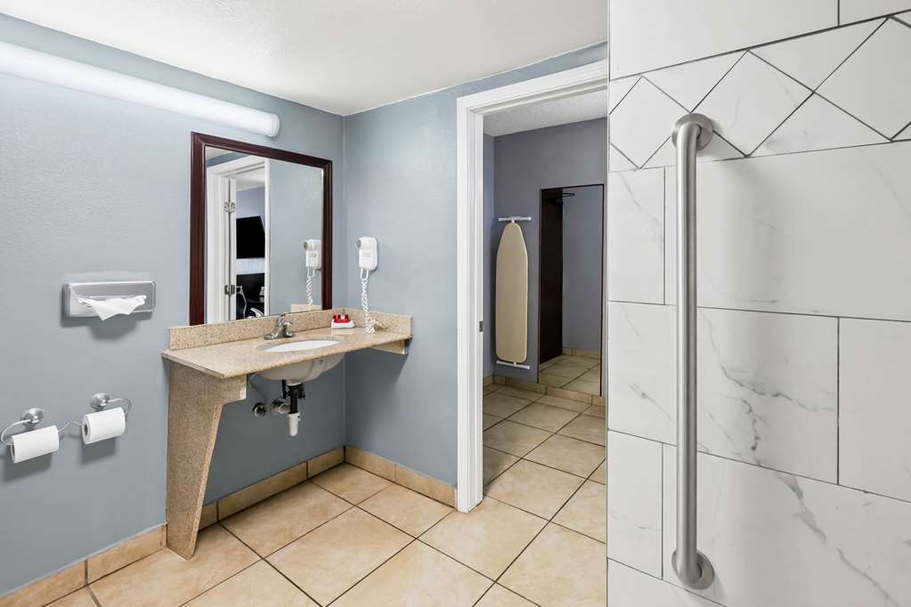SureStay Plus by Best Western Lubbock Medical Center-guestroom-Guest Room,Bathroom,On-Site.jpg