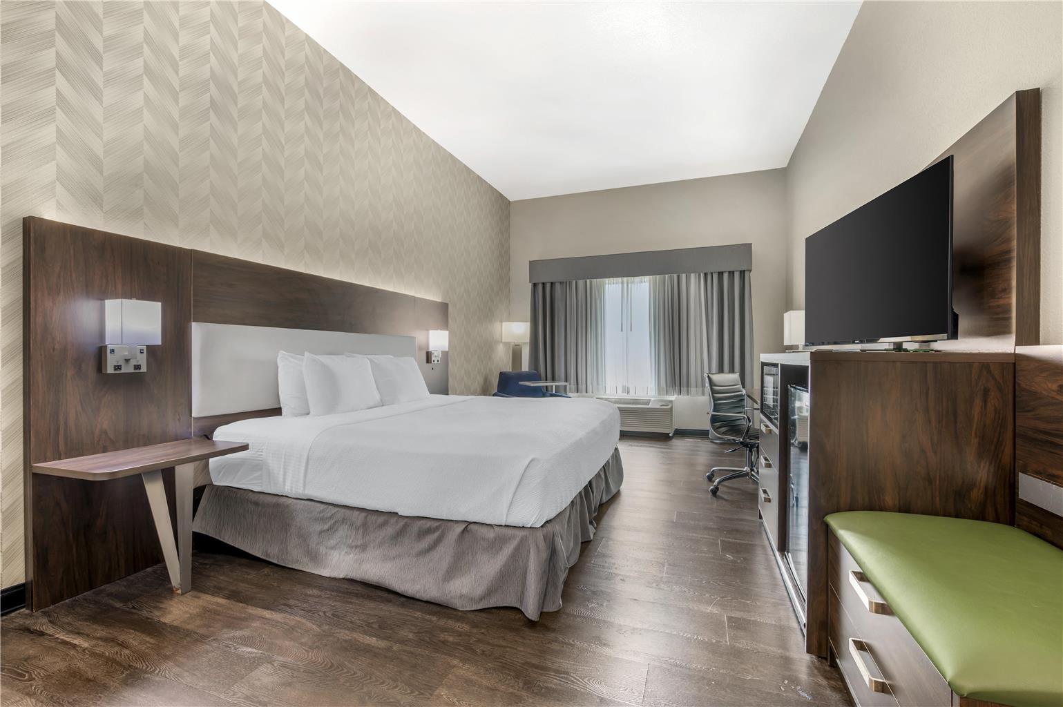 Best Western Plus Parkside Inn & Suites