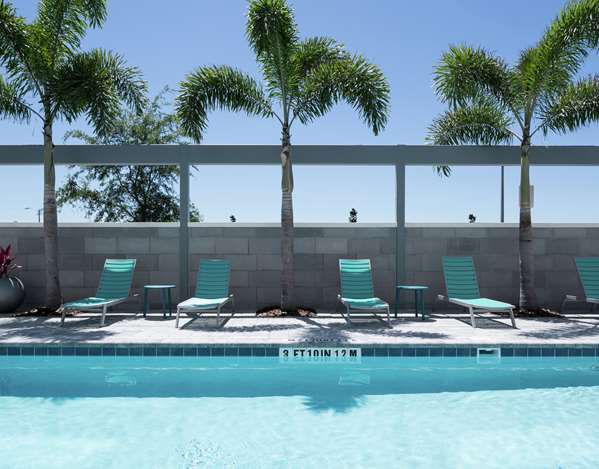 Pool - Home2 Suites by Hilton Airport Orlando