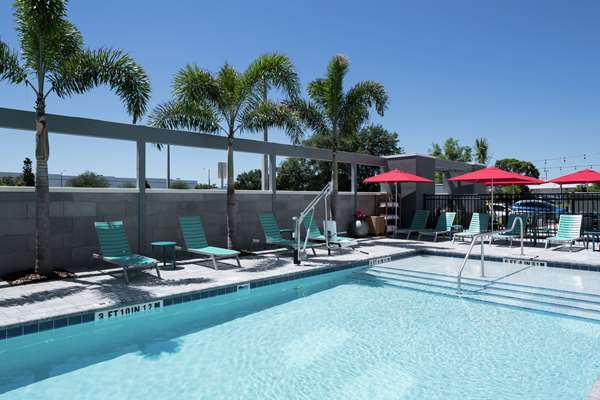 Pool - Home2 Suites by Hilton Airport Orlando