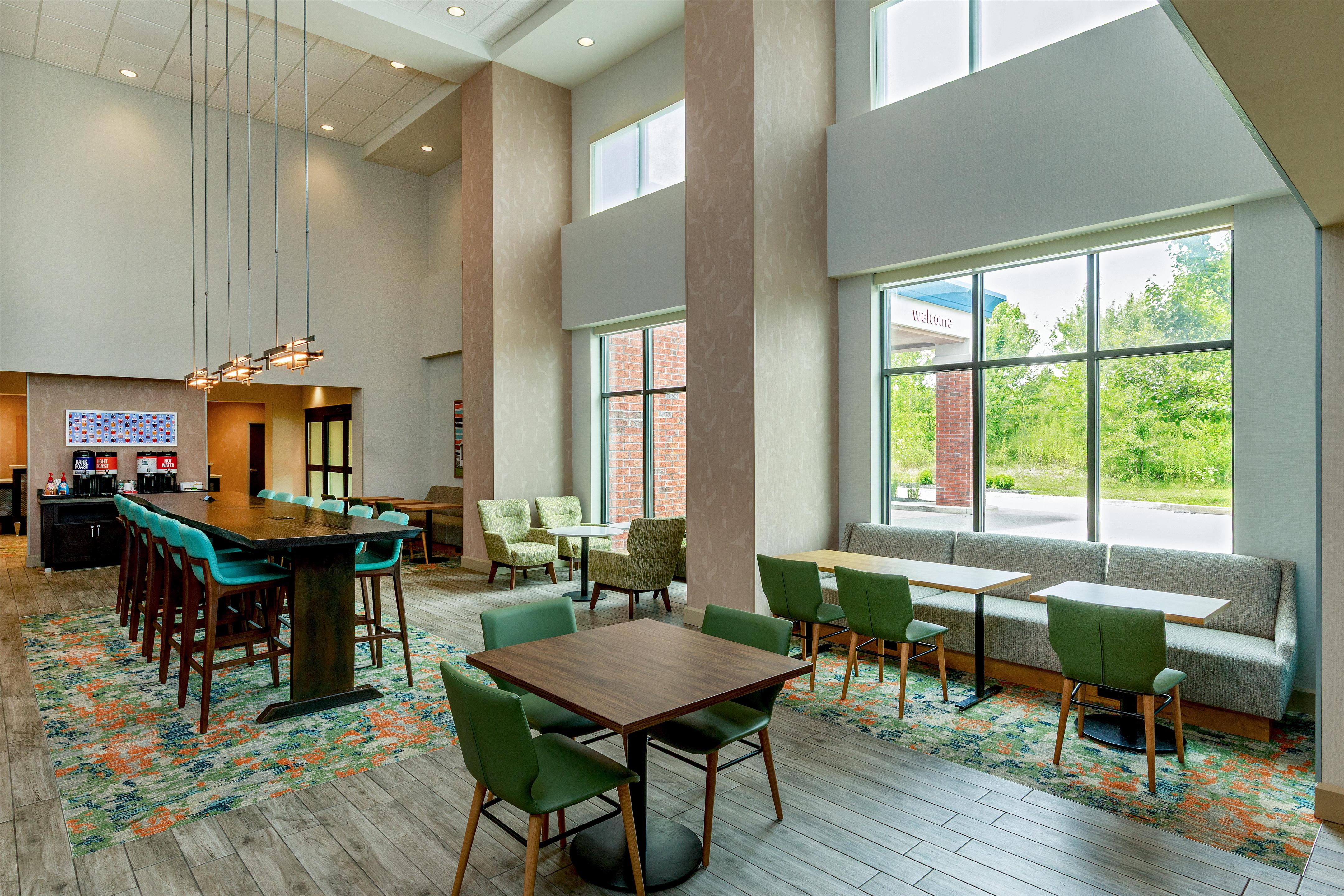 Lobby | Hampton Inn & Suites Cranberry Pittsburgh