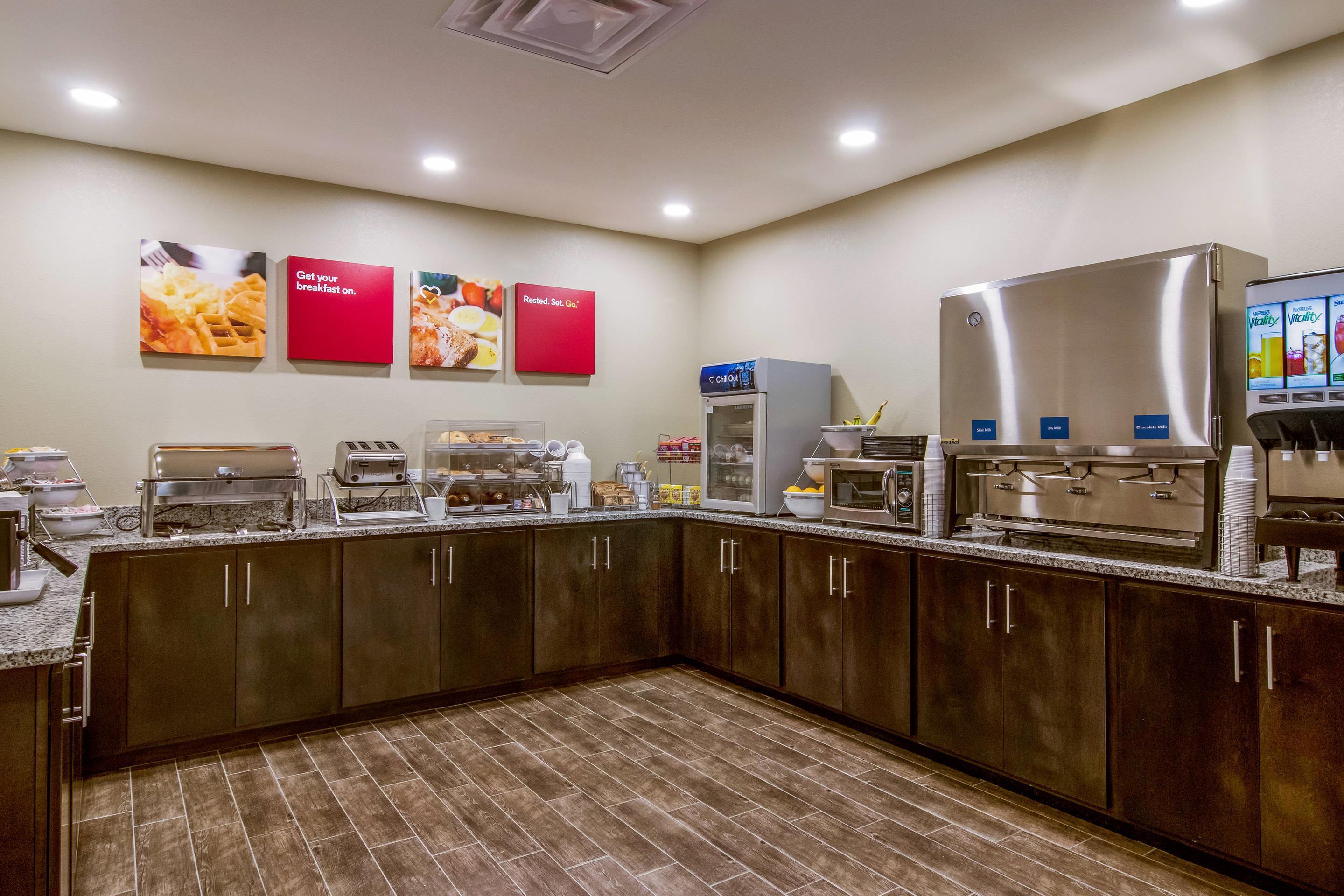 Breakfast counter | Comfort Suites