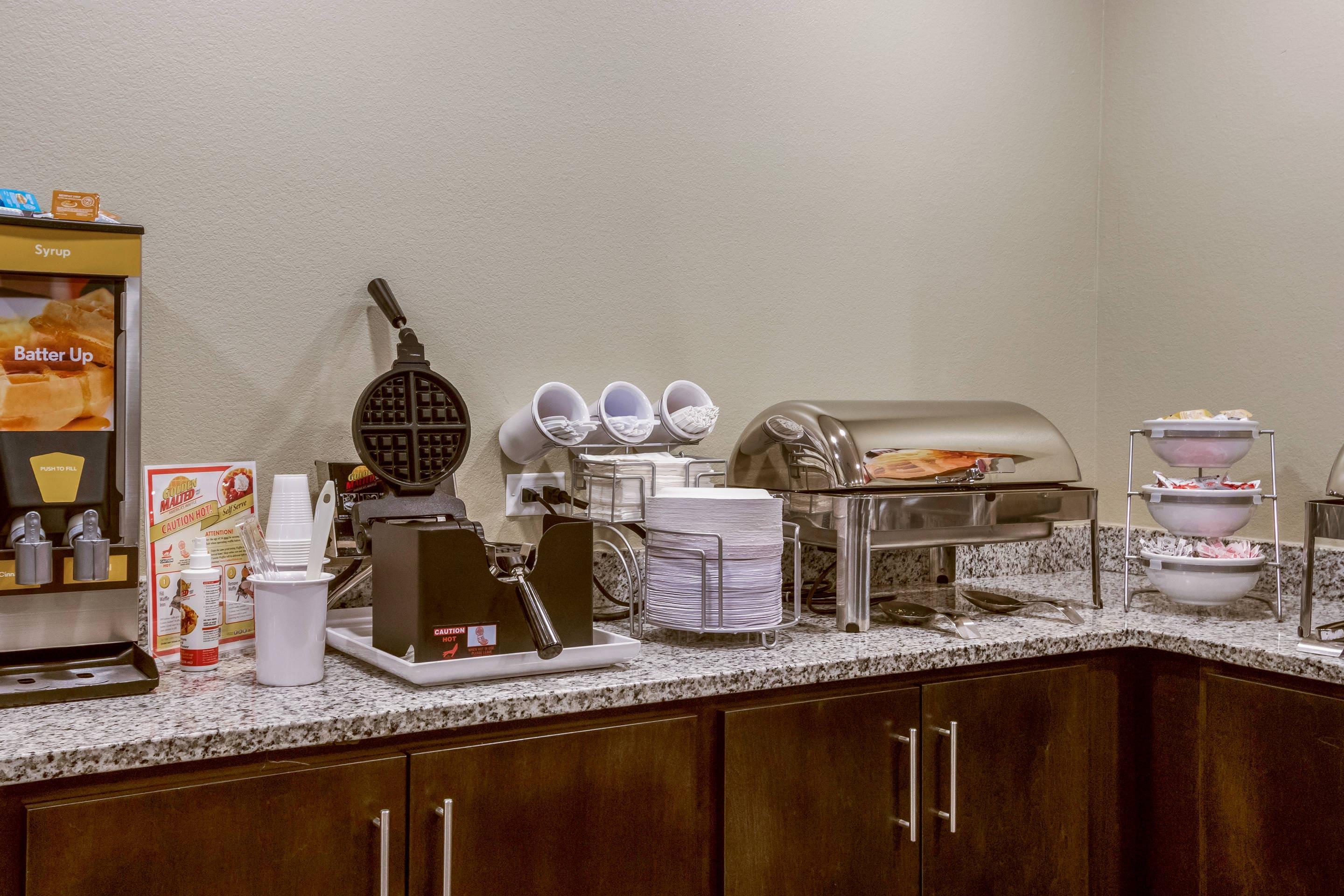 Breakfast counter | Comfort Suites