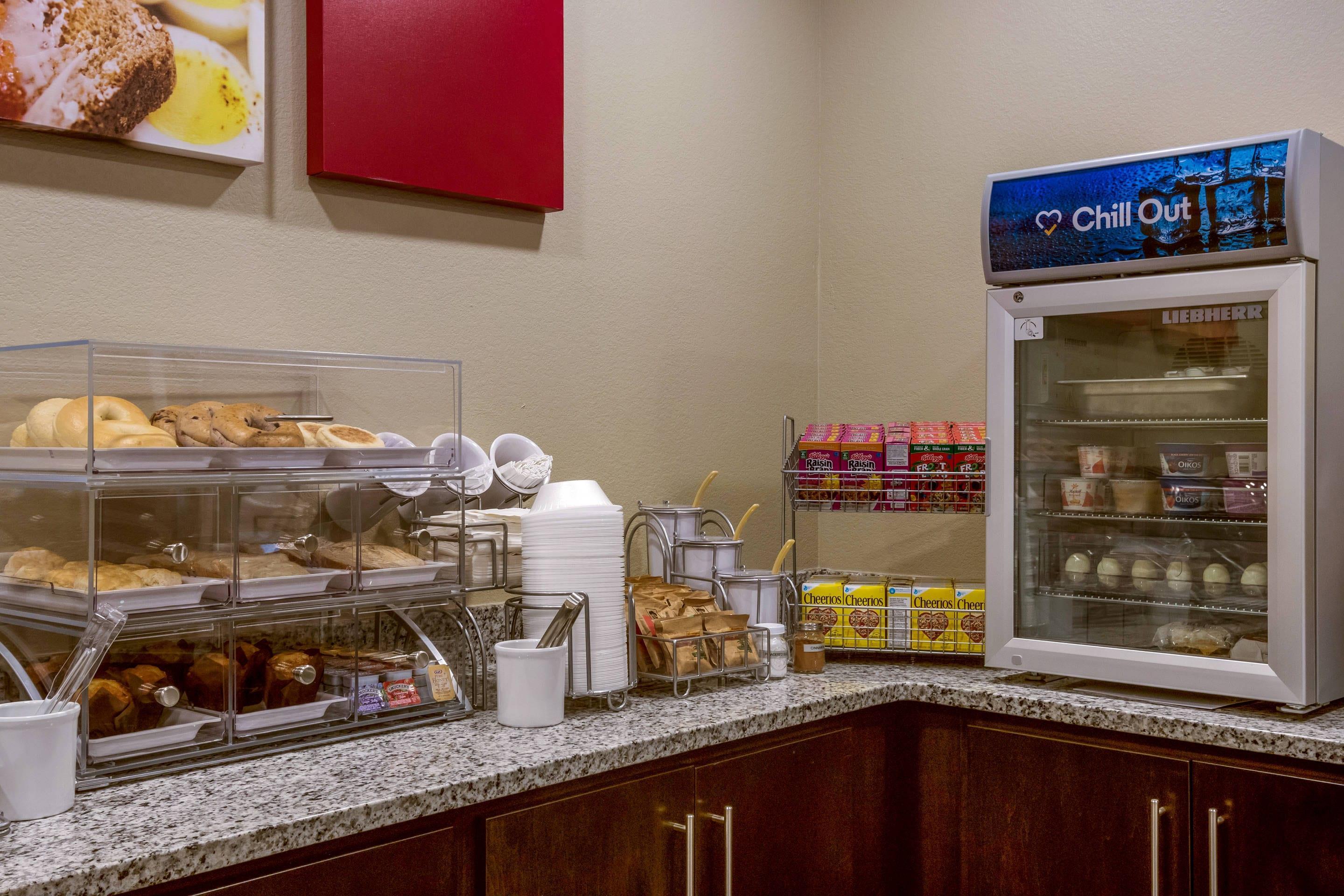 Breakfast counter | Comfort Suites