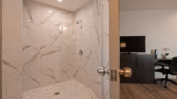  - Best Western Plus Montreal East Hotel