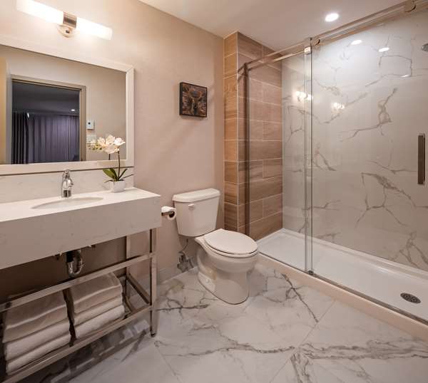  - Best Western Plus Montreal East Hotel