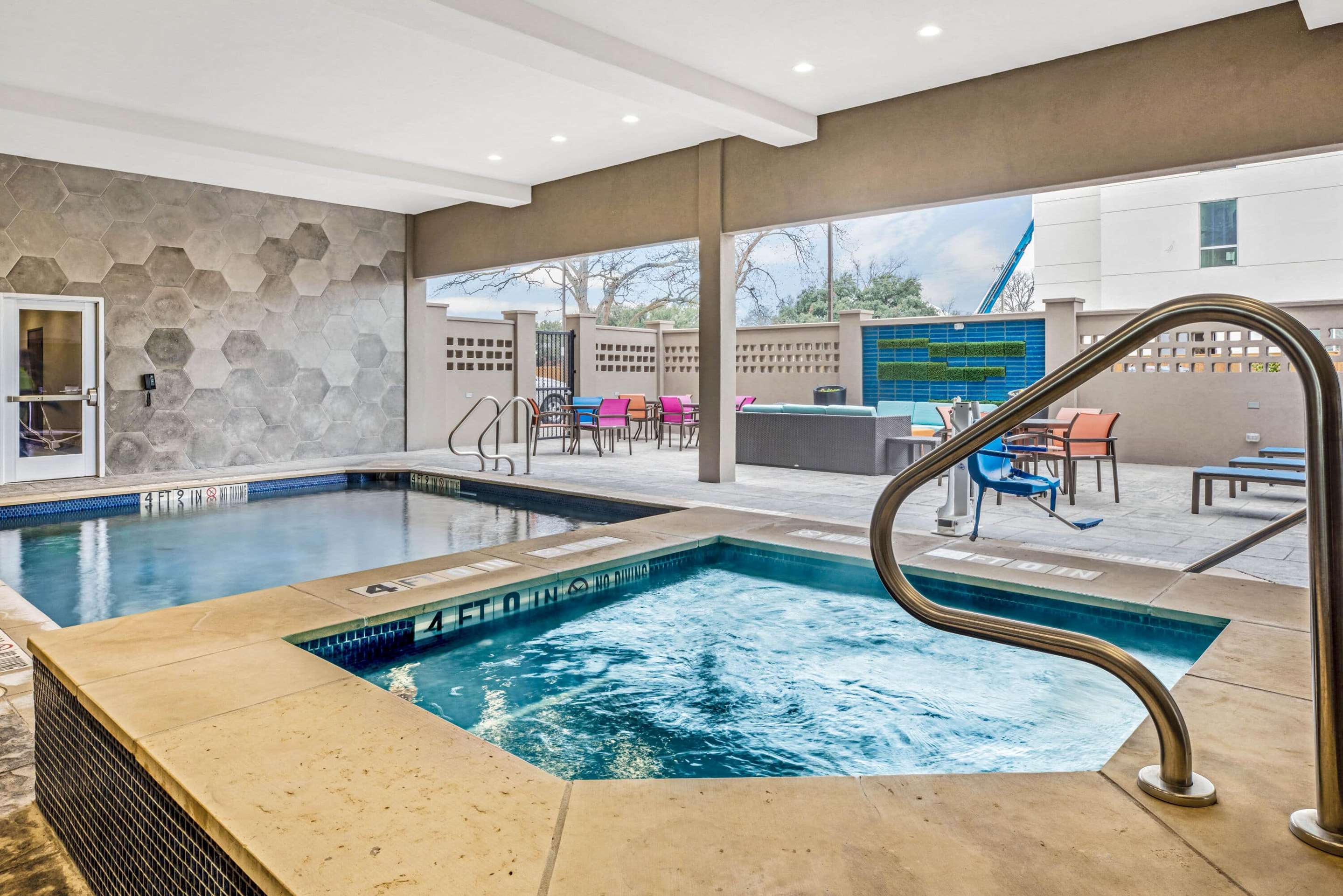 Pool | La Quinta by Wyndham Waco Baylor Downtown