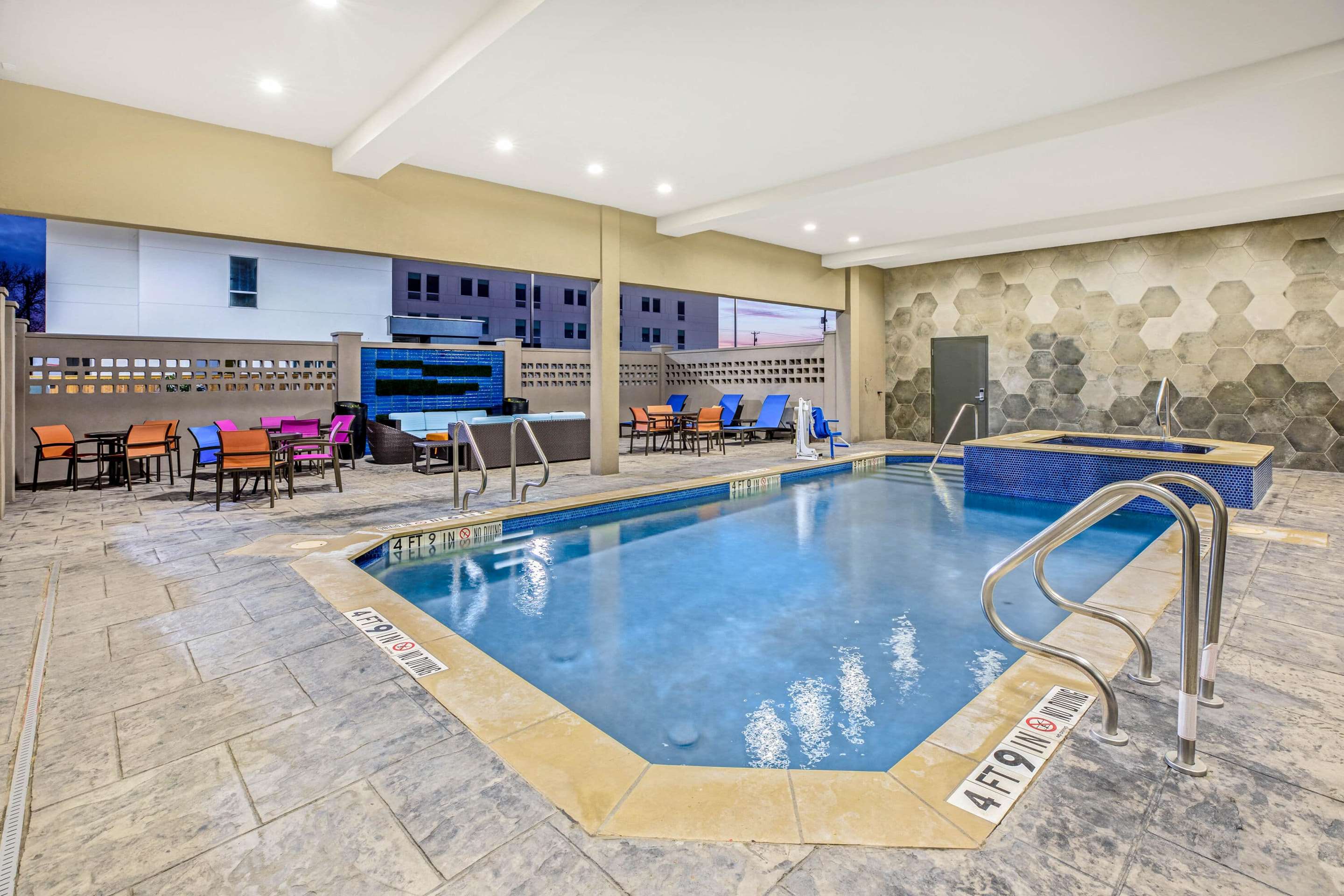 Pool | La Quinta by Wyndham Waco Baylor Downtown