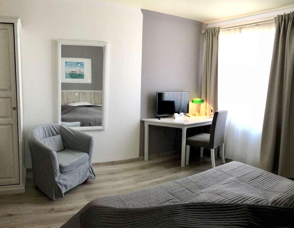 Hotel Toskana-guestroom-Guest Room,On-Site.jpg